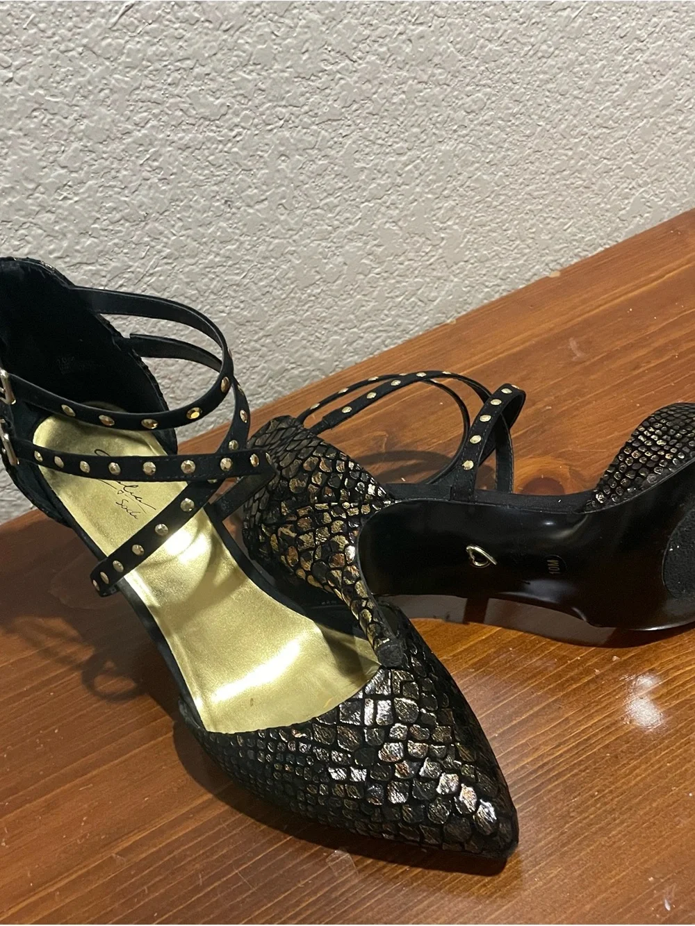 Thalia Sodi Black Textured Pointed-Toe Strappy Heels with Gold Insole